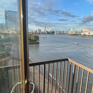 https://modern-duplex-with-great-views-of-the-river-thames.brighton-hotels-england.com