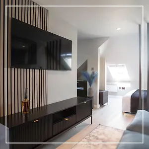 https://luxury-studio-penthouse-london.brighton-hotels-england.com