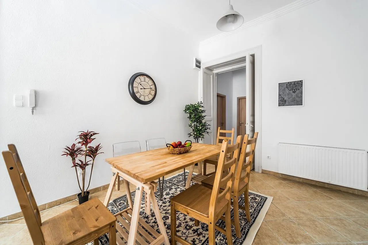 Nyar 3 Bedroom Centre Entire Home Budapest