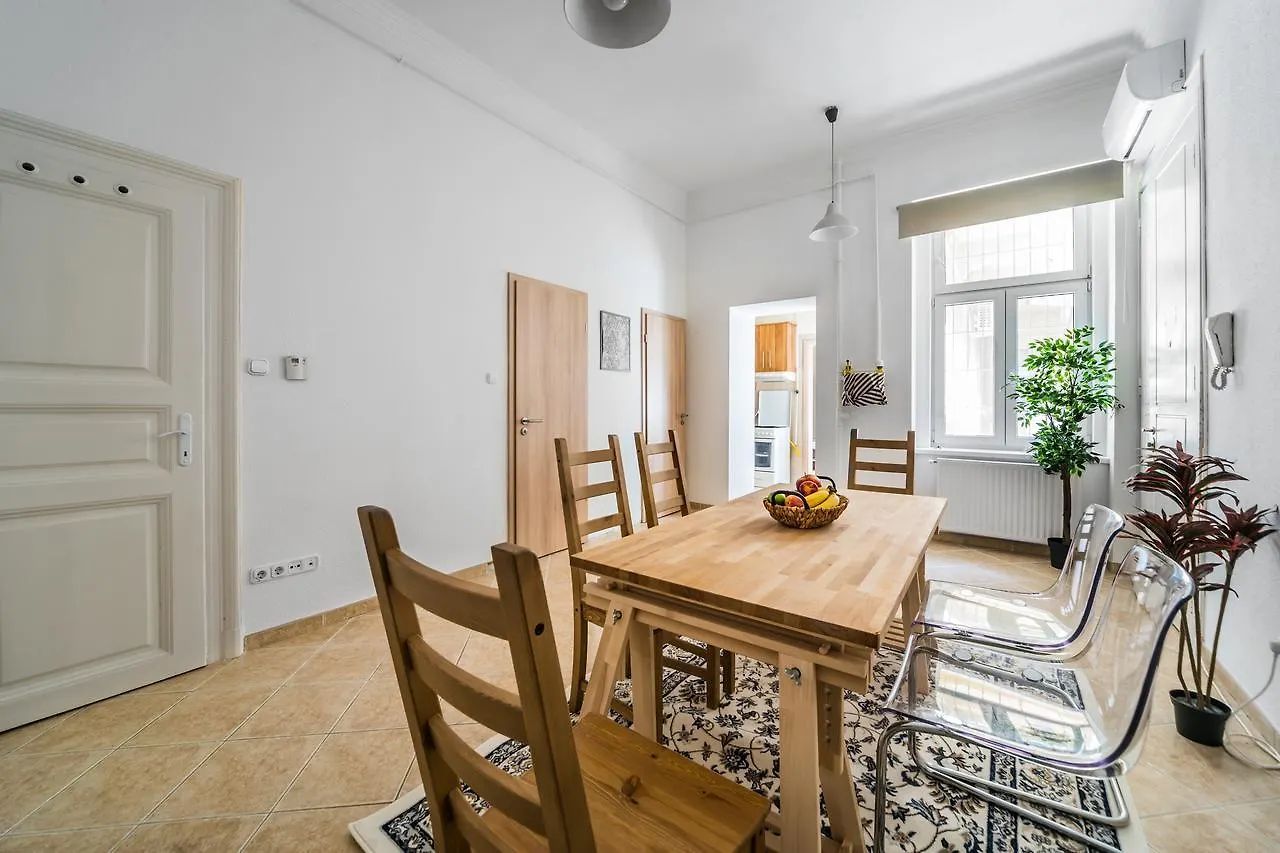 Nyar 3 Bedroom Centre Entire Home Budapest Apartment